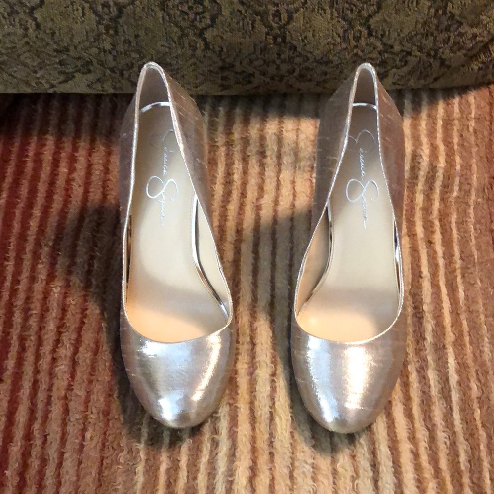 Silver shimmer heel.